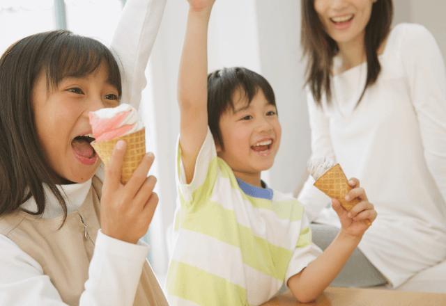 おやこで楽しく！袋を振るだけで完成する不思議な手作りアイスクリーム