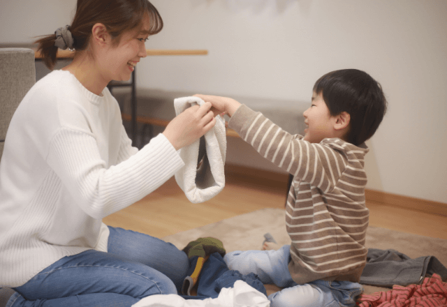 「お手伝いを嫌がる」子どもへのアプローチ｜保育士が実践する、自発性を育むコツ