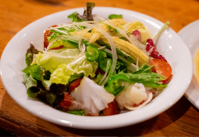 『サラダバーに虫がいる！』店内が騒然とした直後⇒店員「大丈夫です。だって…」驚愕の根拠に全員「は？」