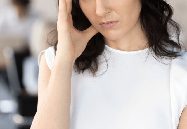 職場で…「はーい」何度指導しても“タメ口”の新人。直後⇒役員にとった【あり得ない態度】に現場が凍りつく…