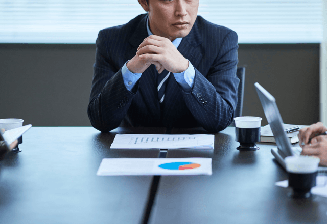 “自称エリート”の部下「低学歴は喋らないで下さーい（笑）」俺「はーい」⇒【大型商談】でも黙った結果
