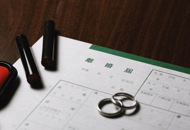 俺「離婚届を書いて。それと慰謝料も…」浮気妻「はいはい。後で書くわ（笑）」直後→浮気妻の”衝撃的な勘違い”に唖然