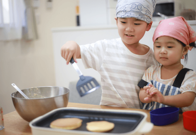 休日は子どもと料理を楽しもう！簡単に作れるホットケーキのレシピ
