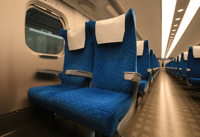 帰省中の新幹線で…女性「その席、私の場所です！」客「うるせぇ」しかし直後⇒現れた”お爺さん”の行動に…「ありがとう！」