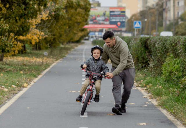 自転車デビューを応援！スムーズに乗れるようになる教え方の4ステップ