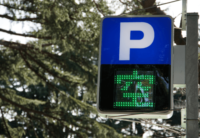 「こっちが先だろうが！どけ！」怒鳴る男に駐車枠を譲った私。数分後⇒店内で遭遇し“声を掛けた結果”…