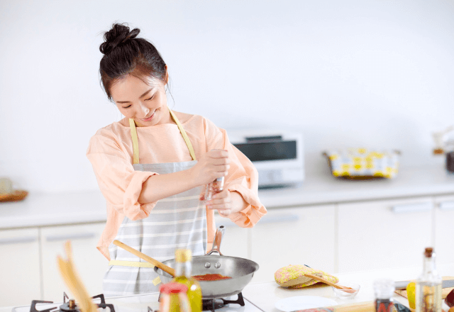 天ぷらに黒焦げパスタが刺さってる！？自称プロな義妹の“衝撃料理”に絶句…直後⇒【驚愕の要求】に唖然