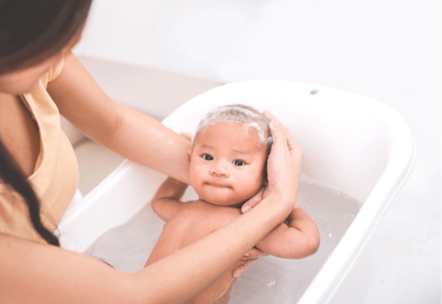 赤ちゃんが心地良いお風呂の温度と時間は？安全な入浴ガイド