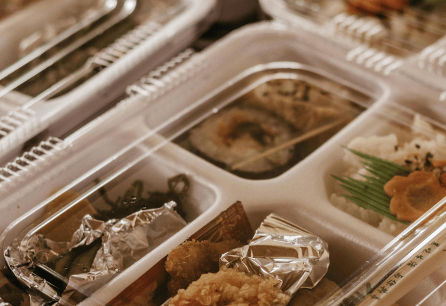 客「90人分の弁当キャンセルで（笑）」というのでお望みどおりにした結果⇒勘違いに気づいた客は青ざめて…