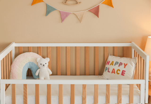 ベビーベッドは買う？借りる？納得できる選び方と活用のポイント