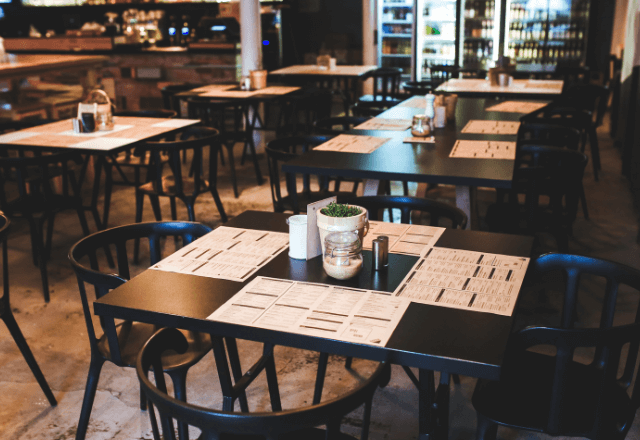 最近流行りのカフェに来店…私「ここ予約制でしたっけ？」店主「はぁ、あのさぁ…」直後はなった"まさかの発言"に「は？」