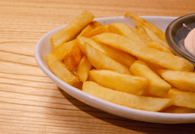 ファミレスで…「お子さんにポテト取られました」親を注意した結果⇒「それが何！」響き渡る怒声に店内騒然―！？