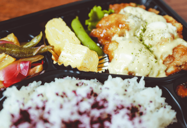 夕食時…夫が「またこのメニュー？正直飽きたわ」と言うので、お望み通り“スーパーのお惣菜”を出し続けた結果…