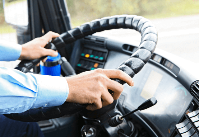 バスで…「道を間違えただろ？」運転手に詰め寄る男性。直後⇒運転手「それは…」衝撃の真実が明らかになり―！？