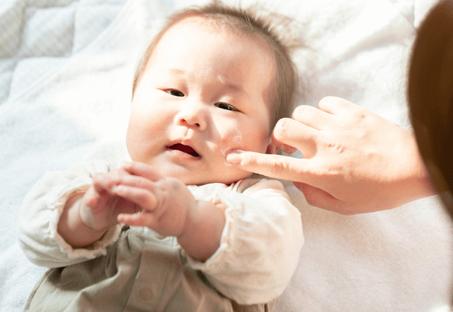赤ちゃんのスキンケアはなぜ必要？デリケートな肌を守る手順とアイテム解説