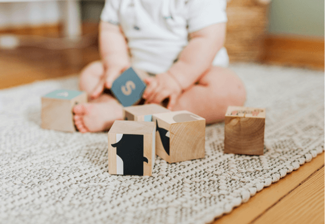 赤ちゃん期からOK！積み木で知育を育む賢い遊び方