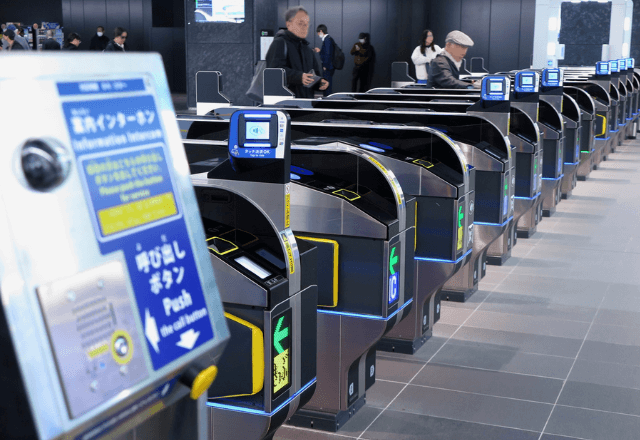 「大丈夫ですか？」駅で体調不良の男性を手助け。後日…⇒大学の講師から届いた“1通のメッセージ”に胸が熱くなる…