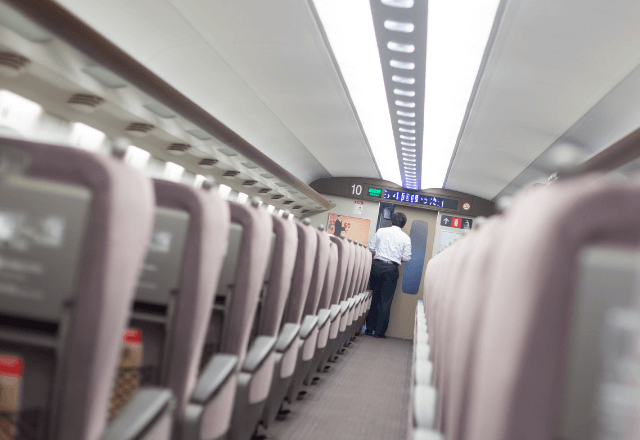 新幹線で…「指定席に知らない人が座ってます…」車掌に訴えた結果⇒「あの…」予想外の返答に「え？！」