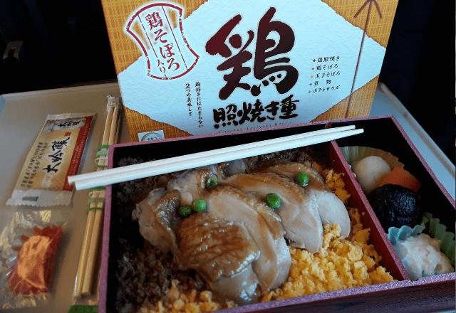 新幹線で…「食事中です！勝手に席を倒さないで下さい！」前の母親を注意した瞬間⇒【衝撃の対応】に「は？」