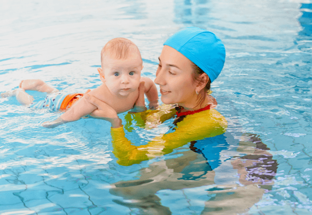 スイミングは何歳から？教室の選び方や費用の相場を徹底解説