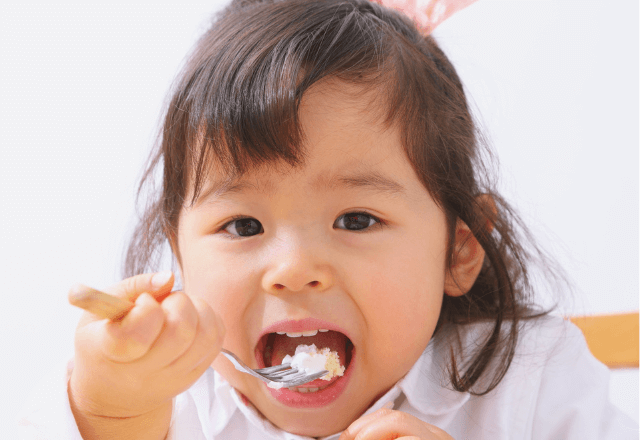 床掃除のストレス軽減！食べこぼしマット活用と選び方