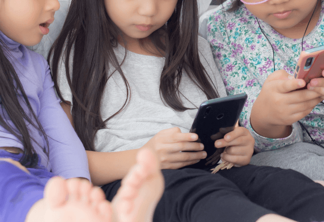 スマホ依存症？こんなサインが出たら、スクリーンタイムを見直そう