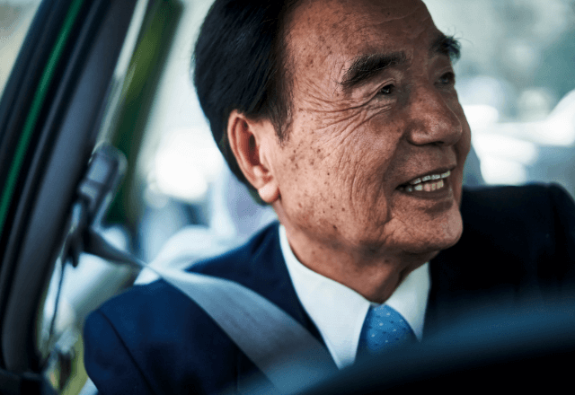 タクシーで…運転手「お出かけ帰りです？」客「えぇ、まぁ…」直後⇒判明した【客の正体】に運転手「えっ！？」