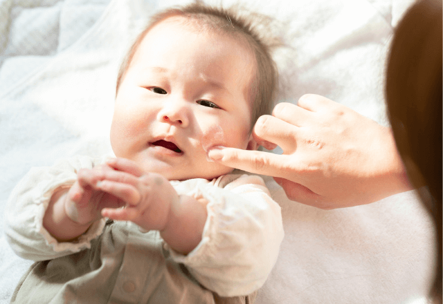 赤ちゃんの肌を守る！スキンケアの基本と必須アイテム、正しい手順を徹底解説