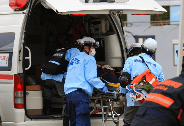 ロビーで…「誰か救急車！」突然倒れた女性を救助した3ヶ月後⇒「実は…」家族から明かされた【衝撃の真相】に涙…