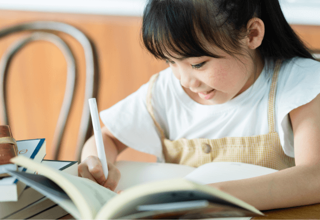 姿勢が悪いと集中力が低下！？おうちでできる姿勢改善のコツを解説