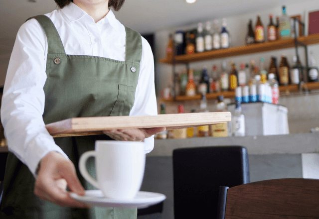 喫茶店で…客「30分前に注文したクレープは？」店員「確認します」だが数分後⇒予想外の回答に「はい？」