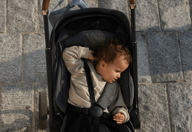 ベビーカーを嫌がる赤ちゃんへの対処法！お出かけが楽しくなるコツ