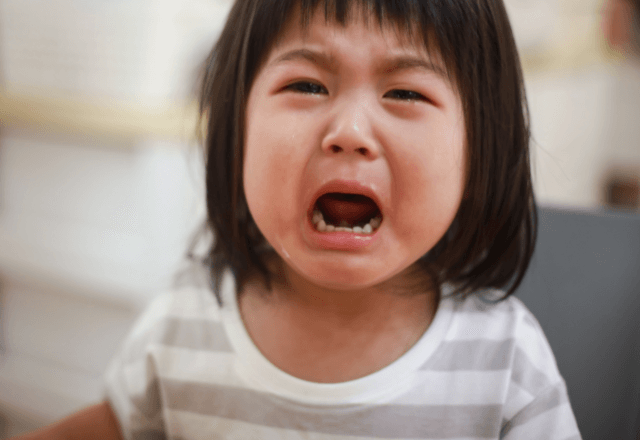家の前で…「4歳の子どもが1人で泣いています」児童相談所に電話した結果⇒母親の対応に「許せない…」