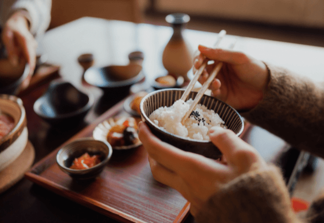 同居中…「味がちょっとね」嫁の料理を避ける義母。数日後⇒リビングで聞こえた【耳を疑う発言】に絶句…