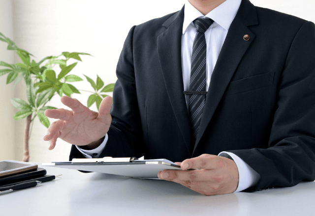 職場で…困っている新人を助けた私。数ヶ月後⇒突然の人事面談で告げられた【衝撃の内容】に「え…！？」
