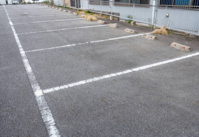 駐車場で…見知らぬ男に"無断駐車"されたので警察を呼んだ私。直後⇒男の【ある一言】に全員絶句…
