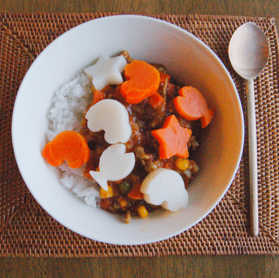 食欲もアップ！子どもにとって野菜の「型抜き」は楽しいお手伝い★大好きなカレーがもっとおいしく大変身！！