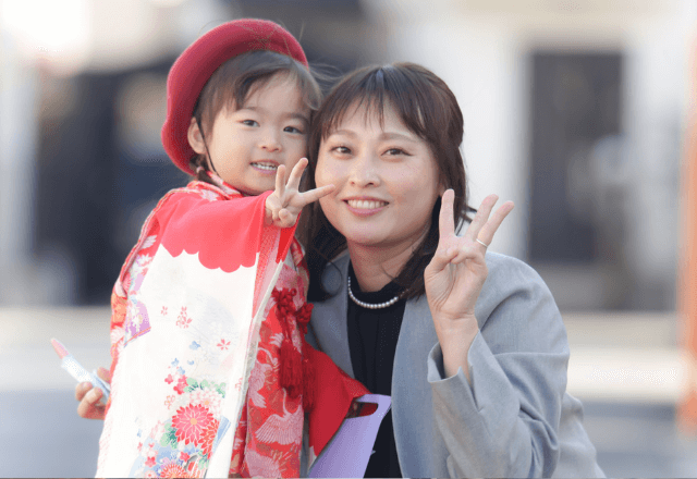 七五三の撮影後…義実家へ写真を持参。だが義母が受け取った瞬間⇒「返して下さい」嫁が写真を奪い取ったワケ…