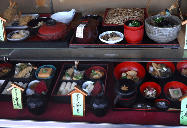 蕎麦屋の前で…嫁「つわりで蕎麦は…」義母「わかったわ」快諾した直後⇒義家族が【向かった先】に顔面蒼白…