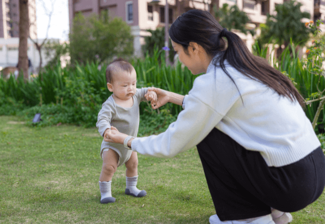 赤ちゃんが歩き出す一歩を応援！おやこで楽しく練習するコツ