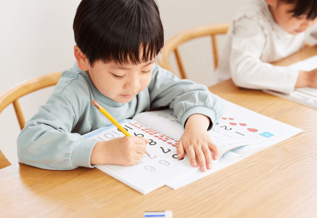 狭いスペースを賢く使おう！リビング学習を成功させる秘訣