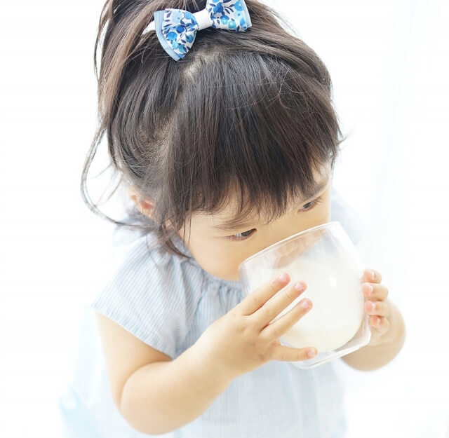 牛乳を飲んでるからOK、ではなかった！子どもの成長に不可欠な意外に知らないカルシウムのこと