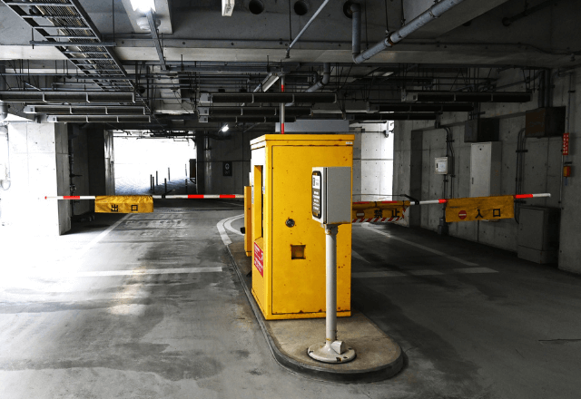 運転中の母「駐車場空いてるね」娘「うん」だが母がハンドルを切った直後⇒娘が【助手席から飛び出した】ワケ…