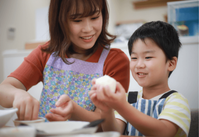 おやこでおにぎり作り！おすすめの具材と上手に握るコツ