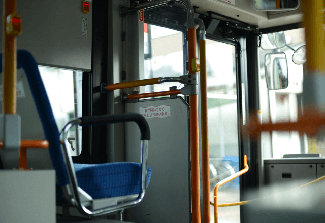 バスで…私「財布を落としちゃって…」運転手「明日払いに来て」だが翌日⇒乗り合わせた“高校生の行動”に涙…
