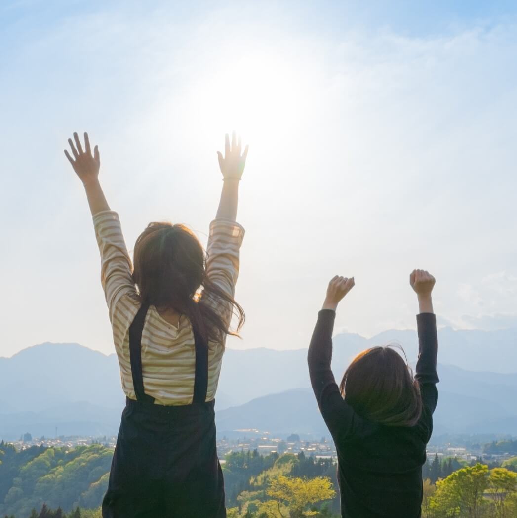 夕焼けの空はなぜ赤い？海の水はどうして増えたり減ったりする？夏休み、子どもの「なぜ？」を大切に。