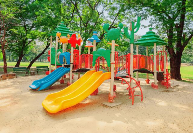 公園で…「お菓子食べたい！」泣き叫ぶ我が子に絶望。だが直後⇒「あのときは…」突然現れた女性の“衝撃の恩返し”に涙…