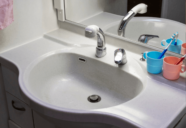 義実家に帰省中…「ここに置くな！」私の歯ブラシを隠す夫。理由を聞いた直後⇒鳥肌が立つ真相に「嘘でしょ…」