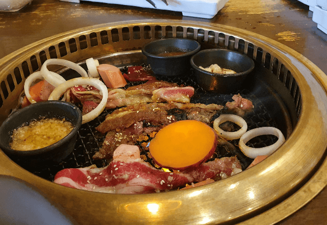 焼肉店で…「こんなもん食えるか！」若者カップルの横暴に店内騒然！？直後⇒信じられない要求に店長絶句…