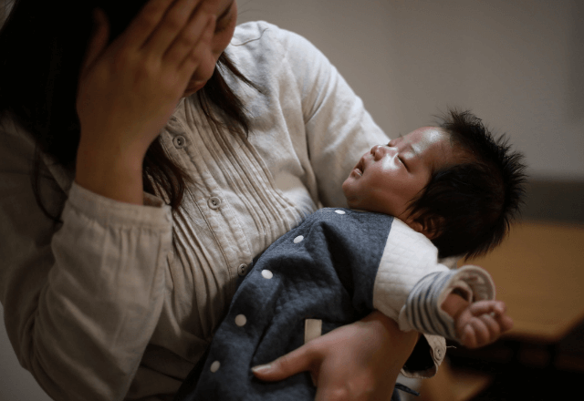実家で授乳中…突然部屋のドアが開く。【まさかの人物】の登場に⇒「帰るね」涙が止まらなかったワケ…